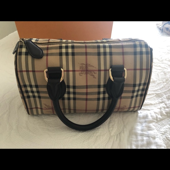 Burberry - Picture 1 of 4